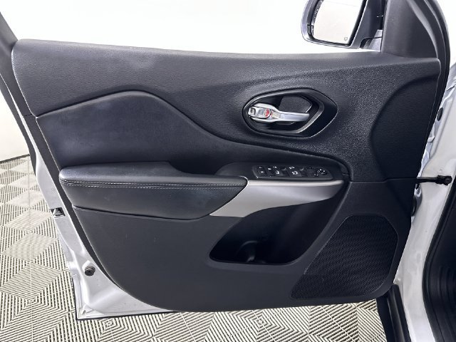 Used 2022 Jeep Cherokee Latitude Lux AWD/4WD image 23