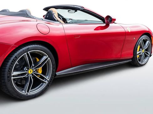 Certified 2025 Ferrari Roma Spider RWD image 19