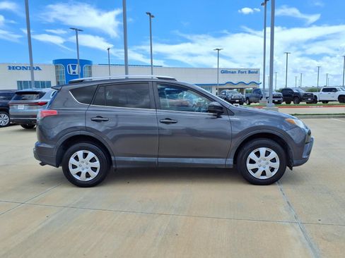 Used 2016 Toyota RAV4 LE AWD/4WD image 8