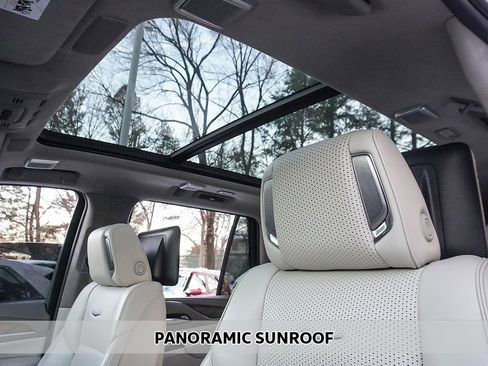 Used 2024 Cadillac Escalade Sport Platinum image 3