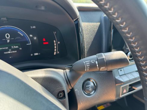 Used 2025 Toyota Camry SE FWD image 17