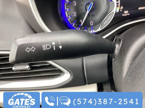 Used 2024 Chrysler Pacifica Touring-L image 34