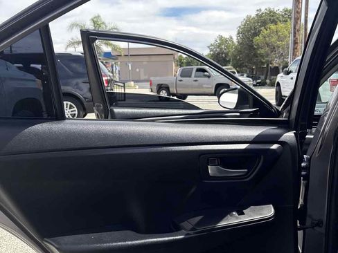 Used 2017 Toyota Camry SE image 8