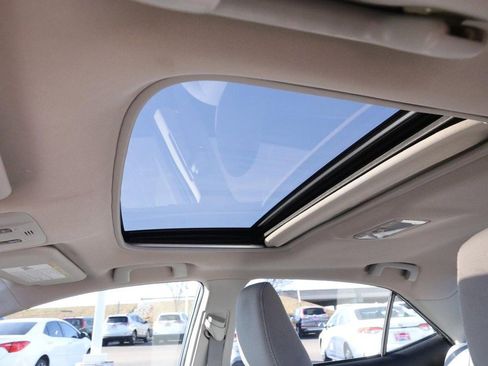 Used 2015 Toyota Corolla LE image 8