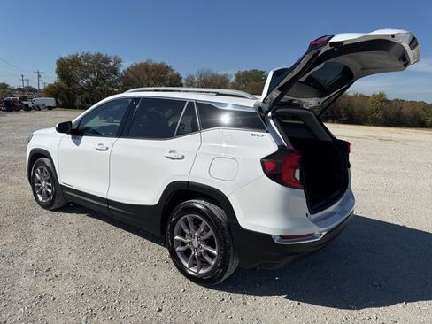 Used 2023 GMC Terrain SLT image 4