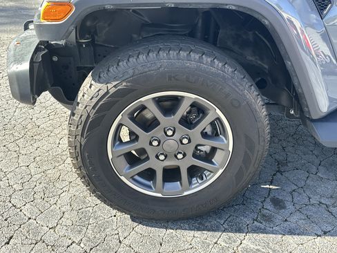 Used 2020 Jeep Gladiator Overland w/ Trailer Tow Package image 13