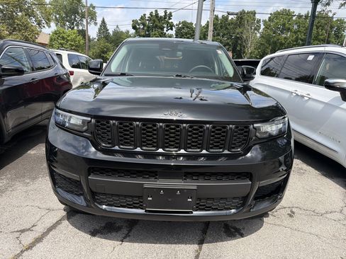 Used 2023 Jeep Grand Cherokee L Limited w/ Black Appearance Package AWD/4WD image 3