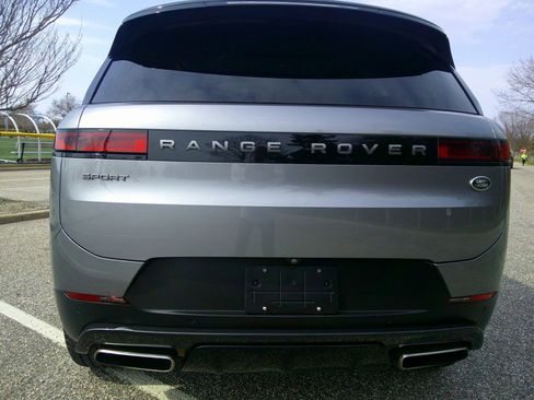 Used 2023 Land Rover Range Rover Sport SE image 9