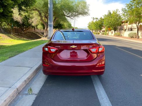 Used 2018 Chevrolet Cruze LT FWD image 3