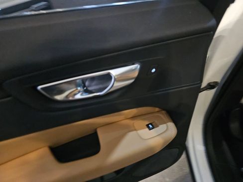 Certified 2023 Volvo XC60 B5 Ultimate w/ Climate Package AWD/4WD image 14