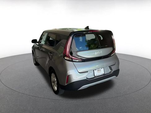 Used 2025 Kia Soul LX w/ LX Technology Package FWD image 11