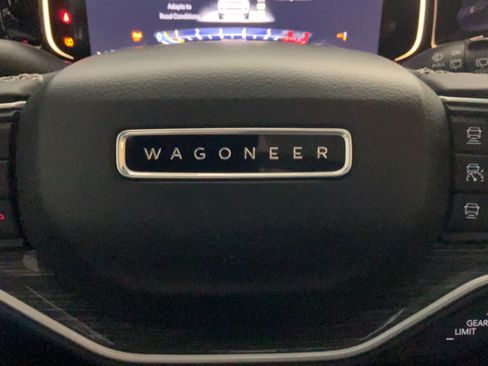 Used 2022 Jeep Wagoneer Series III w/ Premium Group I AWD/4WD image 19