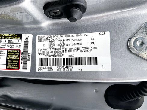 Used 2024 Toyota Tundra Platinum AWD/4WD image 32