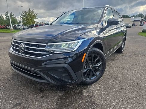 Used 2024 Volkswagen Tiguan SE AWD/4WD image 1