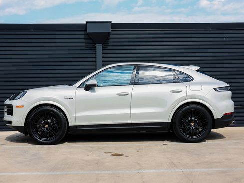 New 2025 Porsche Cayenne E-Hybrid Coupe image 2