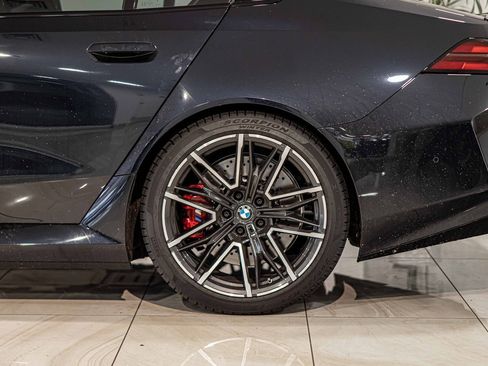 Used 2025 BMW M5 w/ Carbon Package image 7