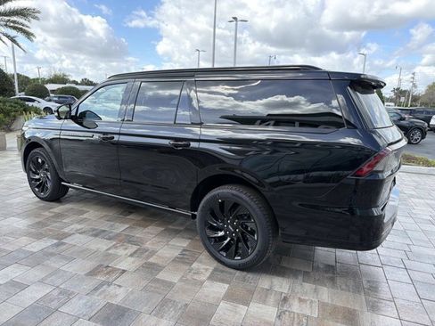New 2026 Lincoln Navigator L Reserve w/ Jet Appearance Package AWD/4WD image 4