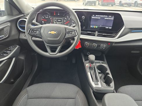 Used 2025 Chevrolet Trax LS FWD image 24