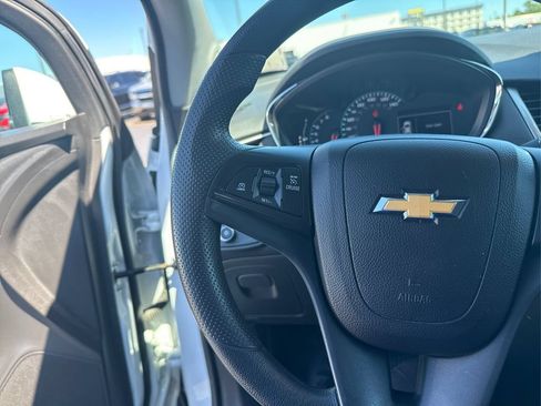 Used 2021 Chevrolet Trax LS w/ Tint and Cruise Package AWD/4WD image 27
