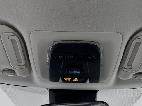 Used 2025 Toyota Corolla LE image 18