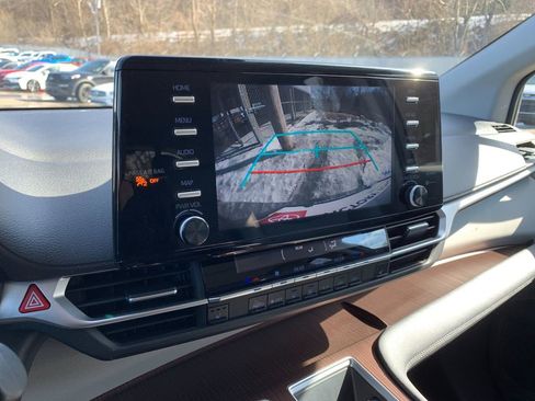 Used 2024 Toyota Sienna XLE image 25