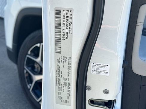 Used 2024 Jeep Compass Limited image 30