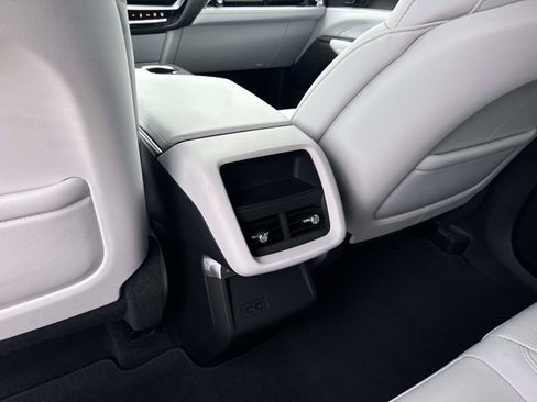 Used 2024 Cadillac Lyriq Luxury RWD image 6