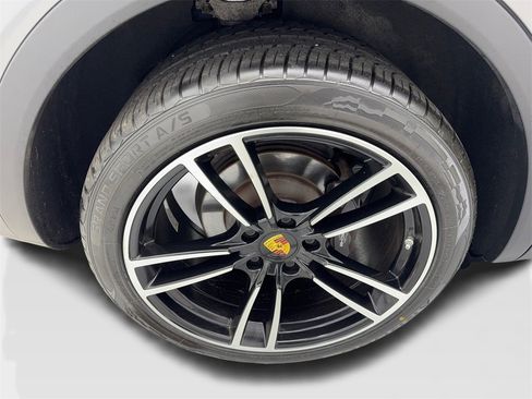 Used 2022 Porsche Cayenne image 85