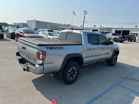 Used 2021 Toyota Tacoma TRD Off-Road w/ Technology Package AWD/4WD image 23