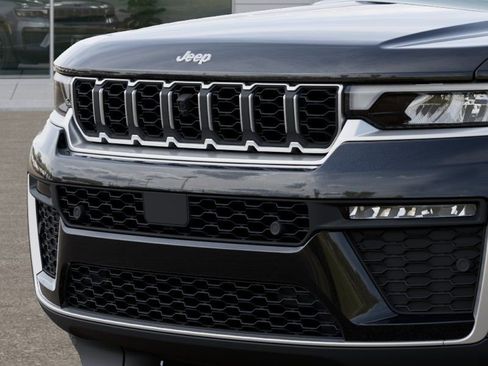 New 2026 Jeep Grand Cherokee Limited w/ Luxury Tech Group II AWD/4WD image 11