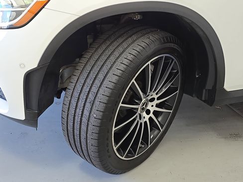 Used 2023 Mercedes-Benz GLC 300 4MATIC Coupe image 33