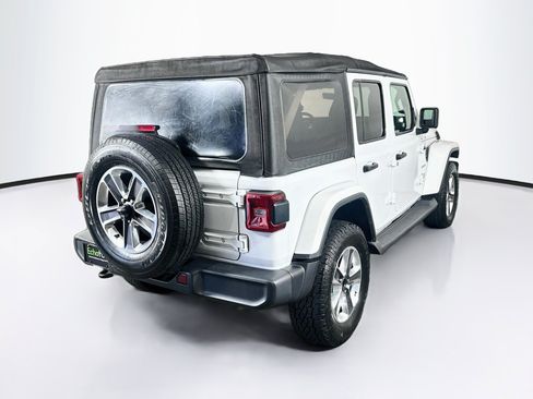 Used 2021 Jeep Wrangler Unlimited Sahara AWD/4WD image 9