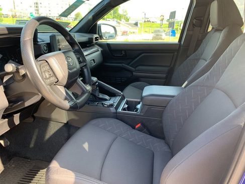 Used 2025 Toyota Tacoma SR5 AWD/4WD image 11