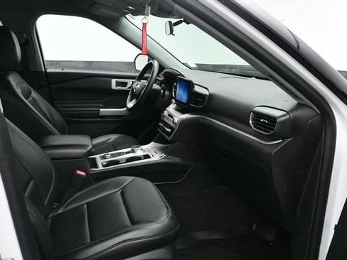 Used 2022 Ford Explorer XLT w/ Equipment Group 202A AWD/4WD image 10