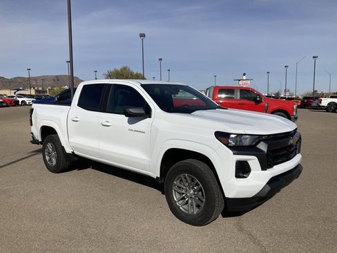 Used 2023 Chevrolet Colorado LT w/ LT Convenience Package II image 3