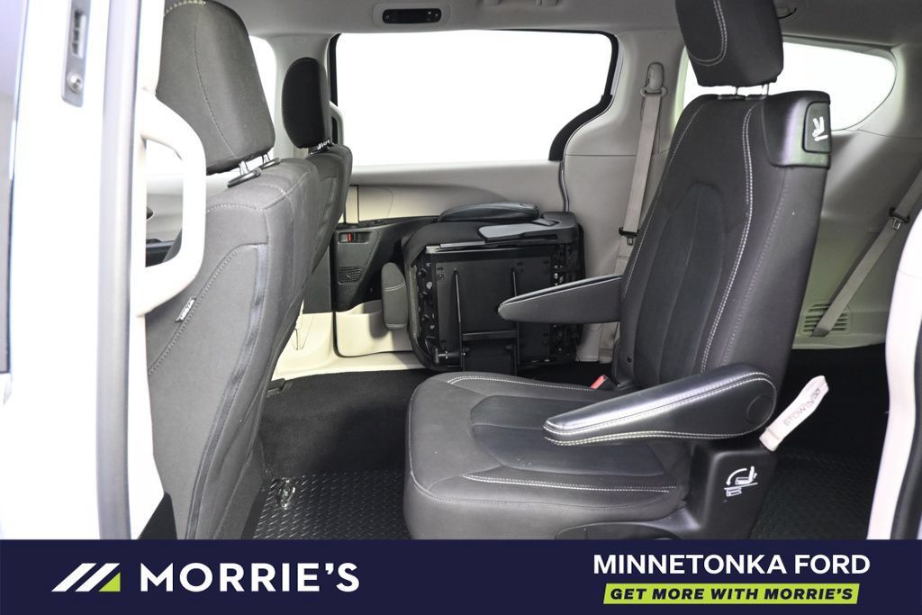Used 2023 Chrysler Voyager LX FWD image 22