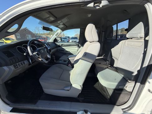 Used 2013 Toyota Tacoma 4WD Access Cab V6 AT (Natl) w/ Convenience Pkg image 12