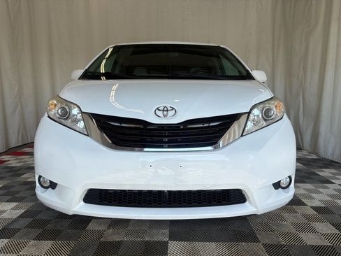 Used 2011 Toyota Sienna XLE image 4