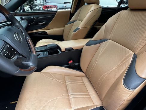 Used 2022 Lexus ES 300h Ultra Luxury image 18