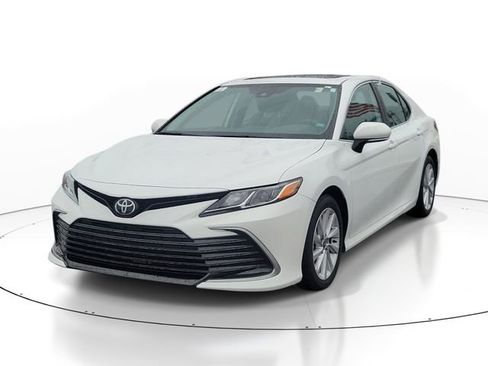Used 2024 Toyota Camry LE w/ Convenience Package FWD image 4