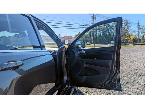 Used 2020 Jeep Grand Cherokee Laredo w/ Laredo X Package image 11