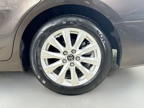 Certified 2018 Toyota Camry LE w/ Convenience Package image 27