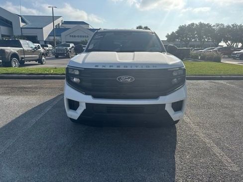 Used 2025 Ford Expedition Max Active RWD image 2