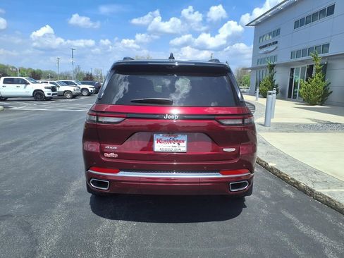 Used 2024 Jeep Grand Cherokee Summit AWD/4WD image 5