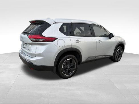Used 2024 Nissan Rogue SV w/ SV Premium Package FWD image 8