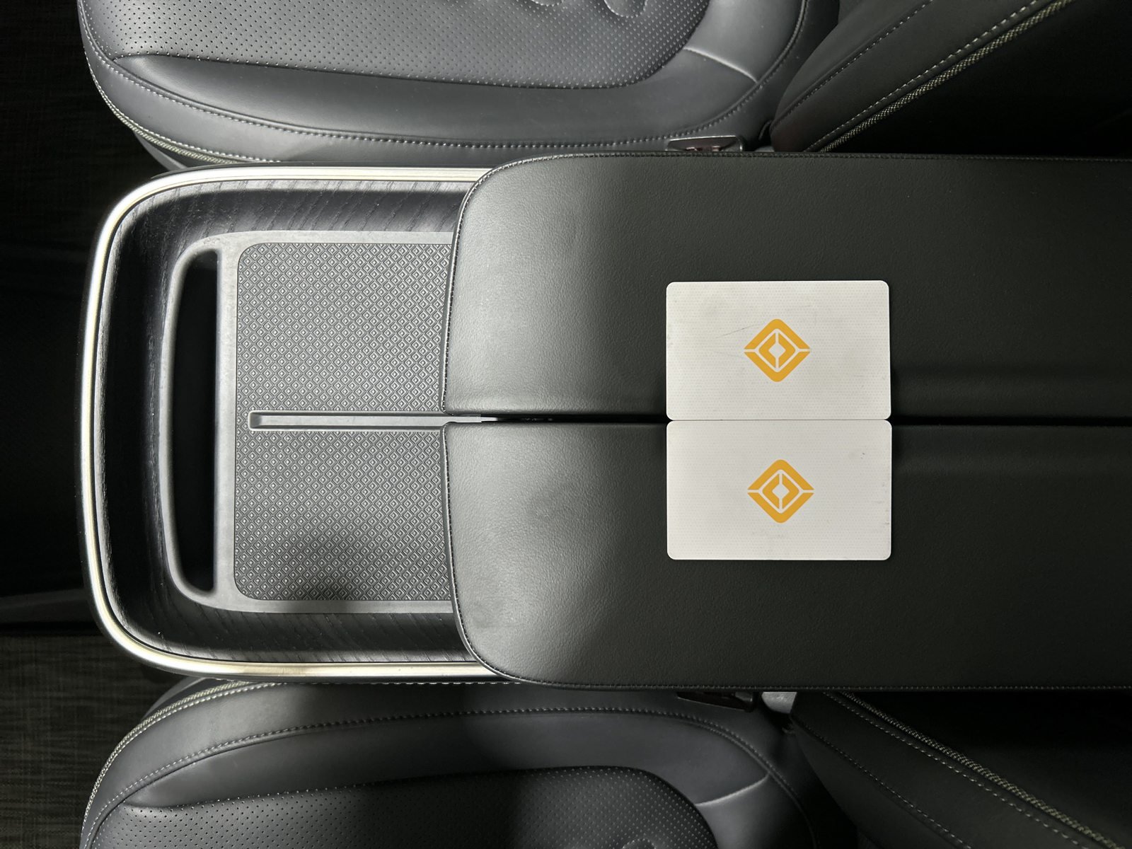 Used 2025 Rivian R1S Adventure Dual AWD/4WD image 31