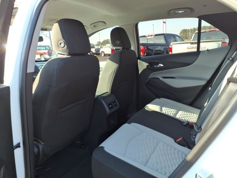 Used 2021 Chevrolet Equinox LS image 22