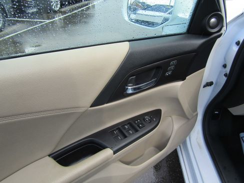 Used 2013 Honda Accord Touring image 10