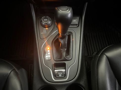 Used 2019 Jeep Cherokee Latitude Plus image 77