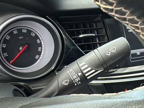 Used 2018 Buick Regal Essence FWD image 21